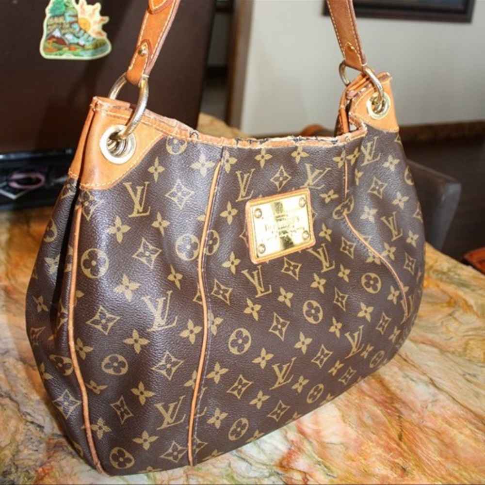 Louis Vuitton Galliera PM Monogram Canvas Shoulder Bag and Gold Plate - Picture 2 of 13